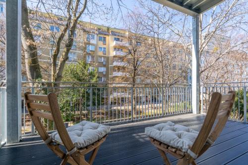 Modern Central Apartment with Balcony