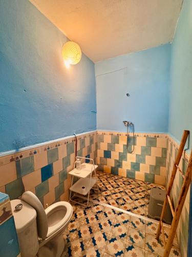 a bathroom with a toilet and a sink at Global Surf GuestHouse in Sidi Kaouki