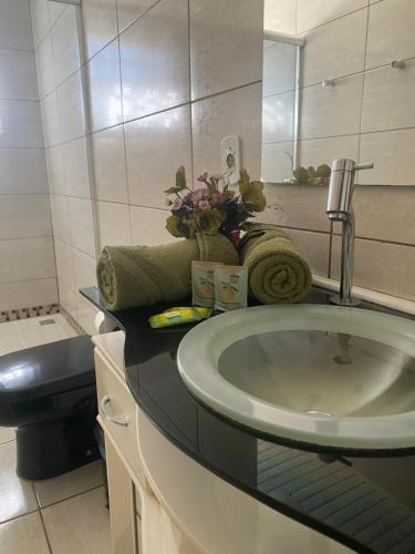 a bathroom with a sink and a mirror at Suíte privativa quarto in Xaxim
