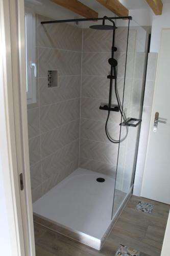 a shower with a glass door in a bathroom at L'Effet Mer - Côte D'Albâtre in Saint-Martin-Plage