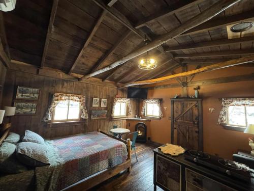 een slaapkamer met een bed in een kamer met houten wanden bij The Renovated Barn at Seneca Rocks in Seneca Rocks
