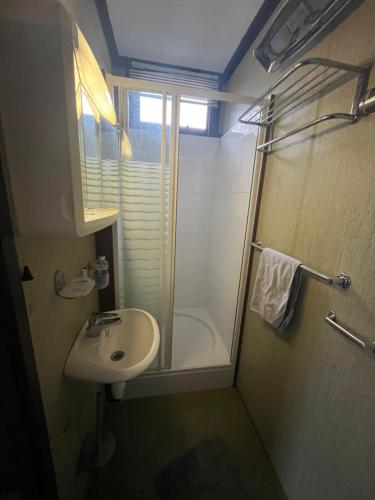 Phòng tắm tại Huisje Buurserbeek