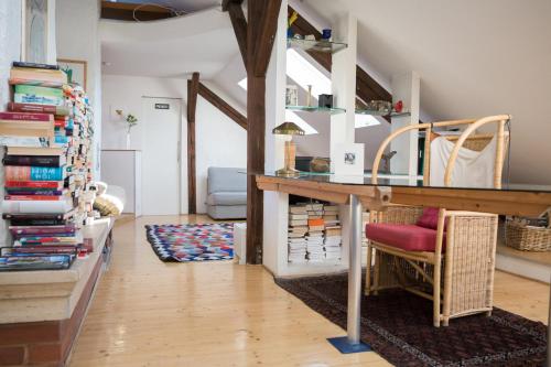 Romantisches Dach-Loft im Zentrum mit Terasse I 100qm I Self Checkin