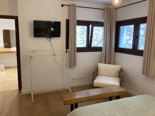 Habitación doble con baño grande privado en piso compartido
