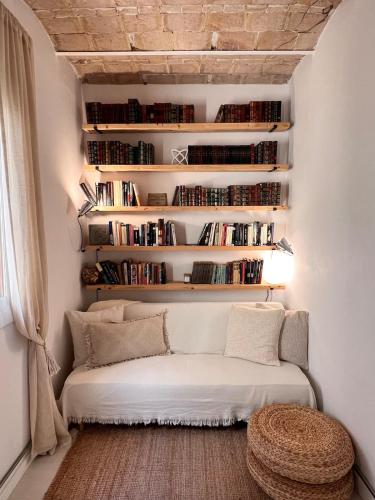 Cozy Barceloneta Beach Flat - Newly Renovated