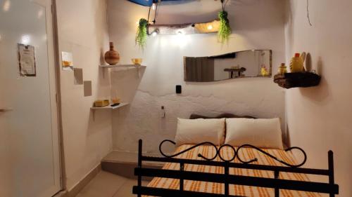 a room with a bed with a mirror on the wall at Casa del Jaibo in Heroica Alvarado