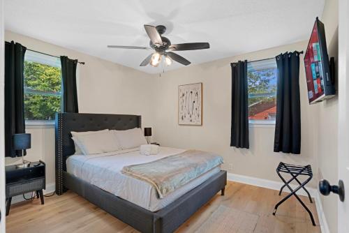a bedroom with a bed and a ceiling fan at Carbon Ridge 300mbps WiFi - Dog Friendly in Oak Grove