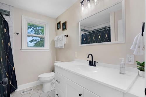 a white bathroom with a sink and a toilet at Carbon Ridge 300mbps WiFi - Dog Friendly in Oak Grove