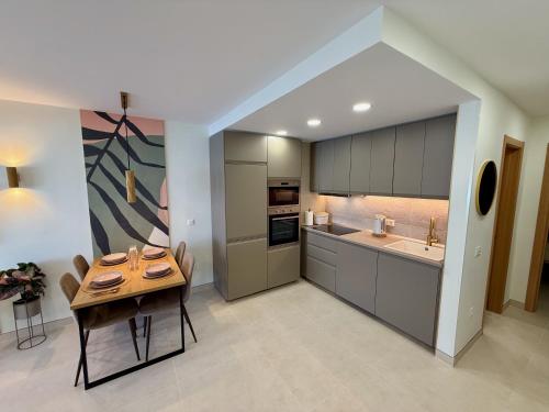 Sunny Escapes- Modern & New, Playa de las Americas