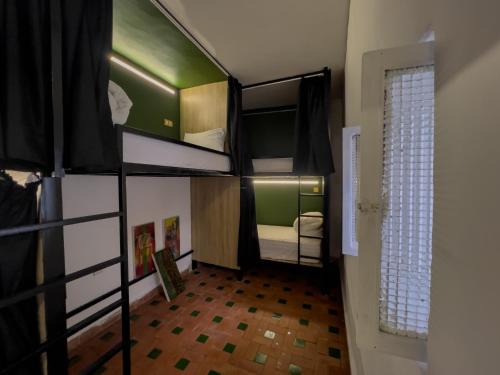 Nhà bếp/bếp nhỏ tại Capsule Hostel Tarbiaat 44