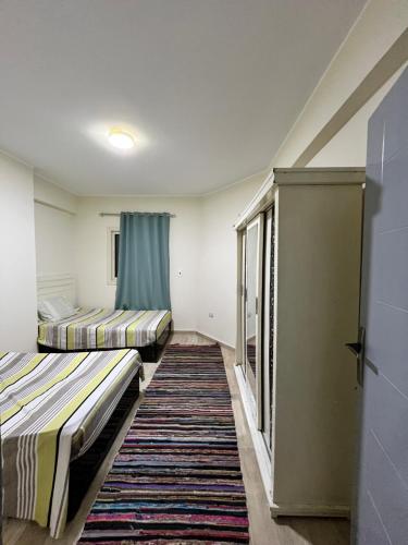 Single room girls only