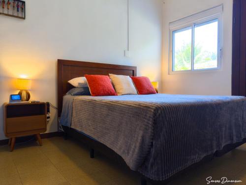 Giường trong phòng chung tại Senses Dimension - Ipioca Beach Suites