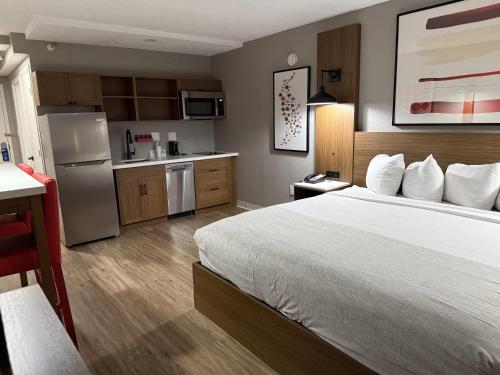 a hotel room with a bed and a kitchen at Hotel Kiva, an Ascend Collection Hotel in Albuquerque