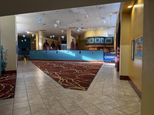 a hallway with a large carpet in a building at Hotel Kiva, an Ascend Collection Hotel in Albuquerque