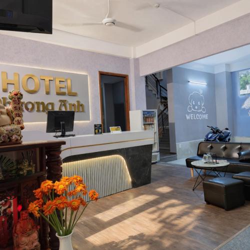 a hotel lobby with a hotel omril sign on the wall at Phương Anh Hotel Dĩ An in Dĩ An