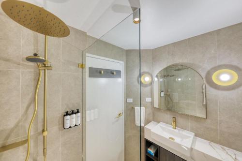 a bathroom with a shower and a sink at Dubbo RSL Club Motel in Dubbo