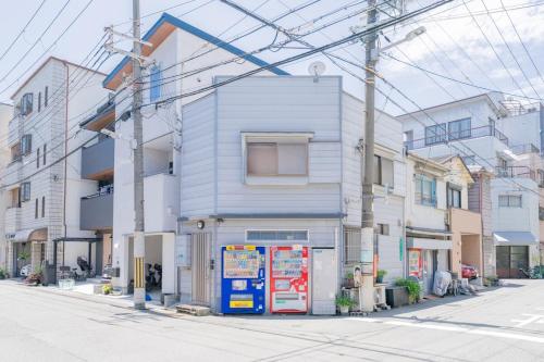てく Tek USJへ9分 ベッド4台 寝室2つ デザインされた一軒家