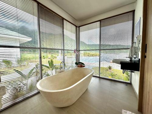 Naturlandskabet i nærheden af hotellet