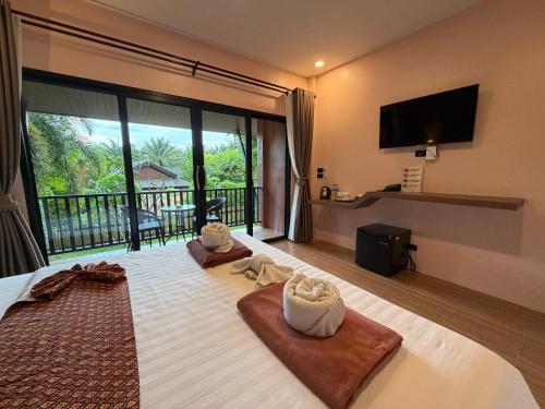 Postel nebo postele na pokoji v ubytování Palm Kiri Aonang Resort