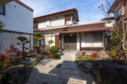 浜の宿後楽庵-閑静な住宅街に佇む日本庭園付きの落ち着いた宿-歩いて後楽園へ-駐車場無料