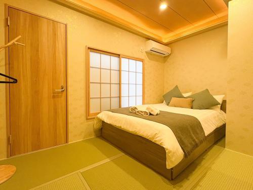 Heart Inn Double bathroom 11 guests Direct access to Kansai Airport 5min walk from the station Freewifi