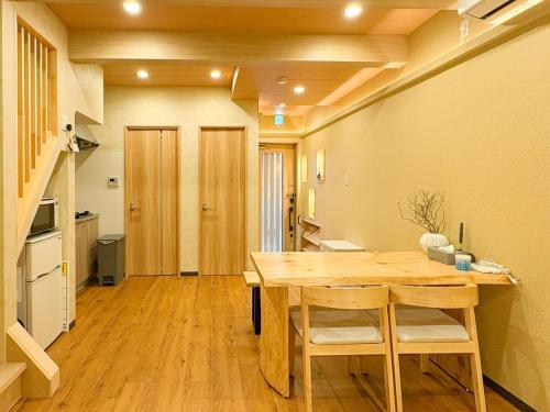 Heart Inn Double bathroom 11 guests Direct access to Kansai Airport 5min walk from the station Freewifi