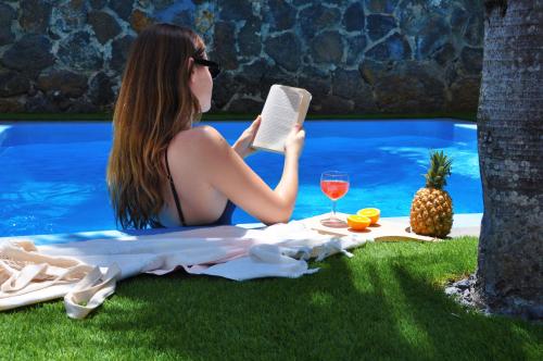 The Palms Tropical Pool Villa in Pereybere