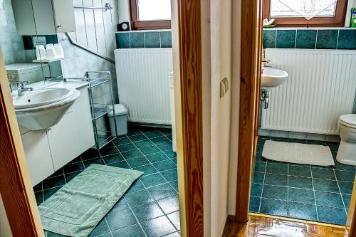 Vannas istaba naktsmītnē Ferienwohnung Messner-Schauer