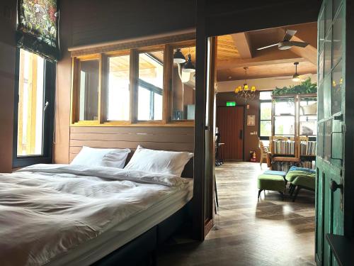 Giường trong phòng chung tại 寄寓 Ji-Yu