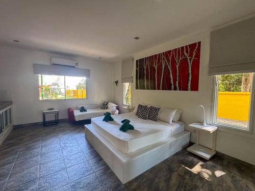 Un pat sau paturi într-o cameră la Blessed Koh Chang