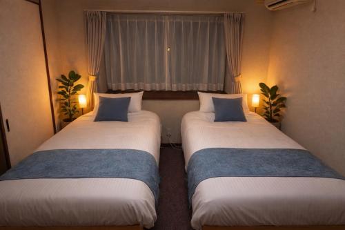 En eller flere senge i et værelse på Forest and Stars Akakura Villa