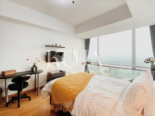 En eller flere senge i et værelse på Golf View from the Highest Floor at U-Residence tower 2, Lippo Karawaci