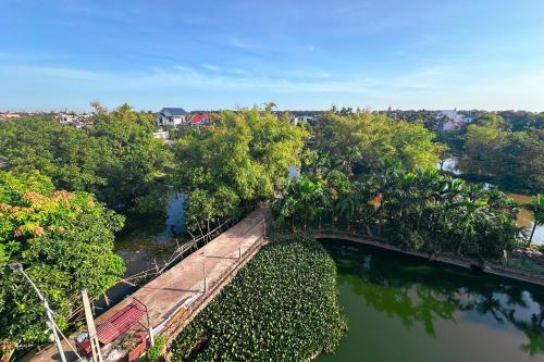 an overhead view of a bridge over a river at Ecohost Hai Trung in Háº£i Háº­u