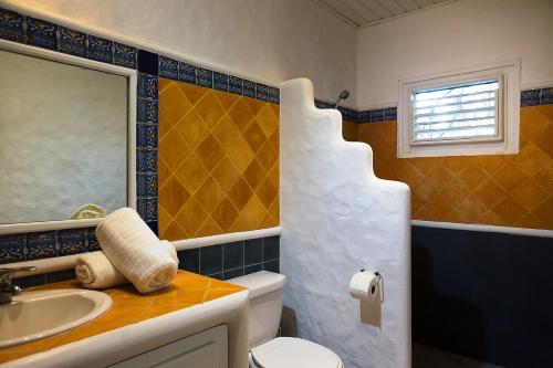 Ванна кімната в Condo Hotel Playa Las Ballenas