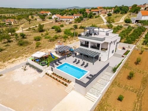 Villa Katarina with pool and jacuzzi