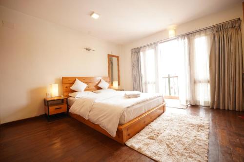 Katil atau katil-katil dalam bilik di Dwell Casa
