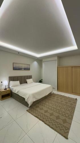 En eller flere senge i et værelse på شقة سويس بدخول ذاتي