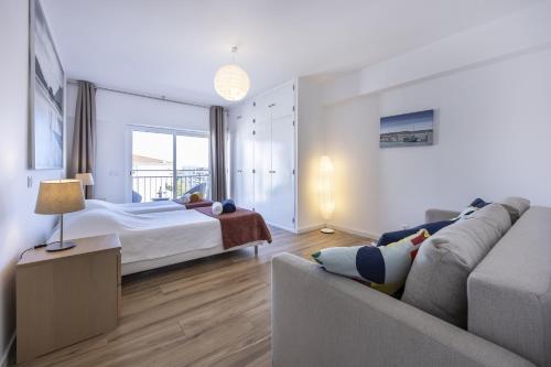 White Pearl Apartment by Seewest