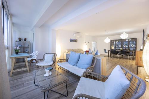 White Pearl Apartment by Seewest