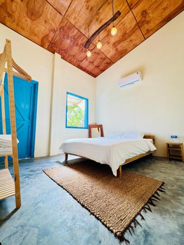 a bedroom with a bed and a wooden ceiling at MIA Villa in Tiến Thành