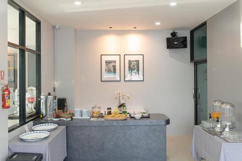 a kitchen with a counter with food on it at ซีทูยู อุทัยธานี in Ban Wang Yang