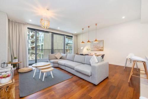 Stylish 2BR with Maids Room City Walk