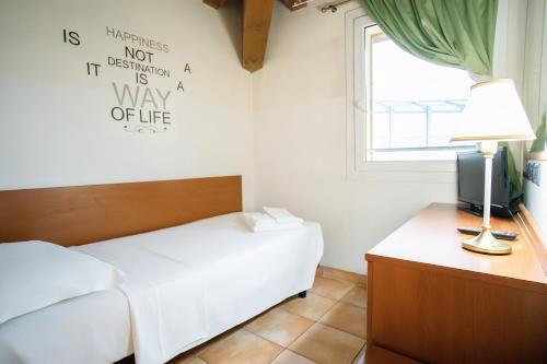 En eller flere senge i et værelse på Hotel Conte Luna