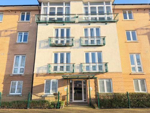 Tutu Suite I Stylish Central 2BR I Sleeps 4 I Near Cardiff City Centre I Principality Stadium I Cardiff Castle I Wales Millennium Centre I WiFi I Parking and Easy Access to Barry Island photo 7