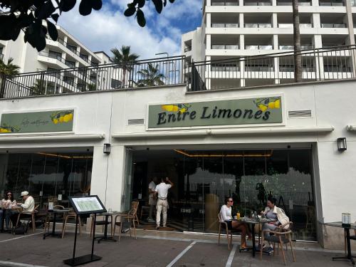 Marbella Centre Beachfront & Pool photo 2