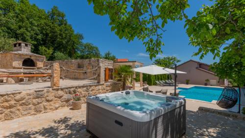Beautiful Villa Mia with pool in Makarska