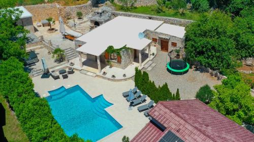 Beautiful Villa Mia with pool in Makarska