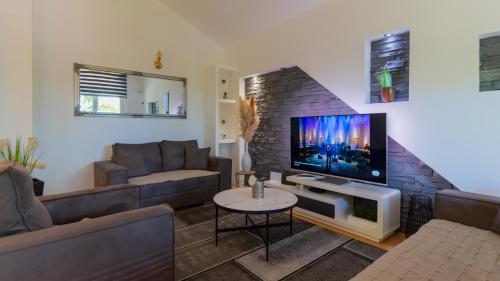 Beautiful Villa Mia with pool in Makarska