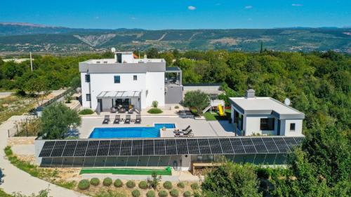 Beautiful Villa Danica with pool in Makarska