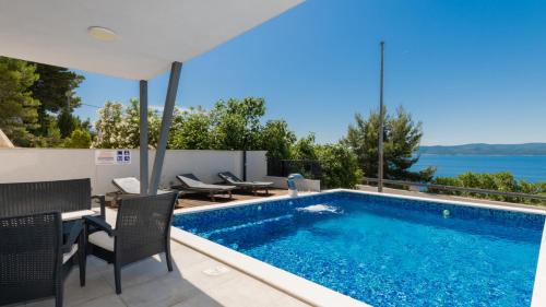 Apartman Mia 4 - Omis by Villas Guide